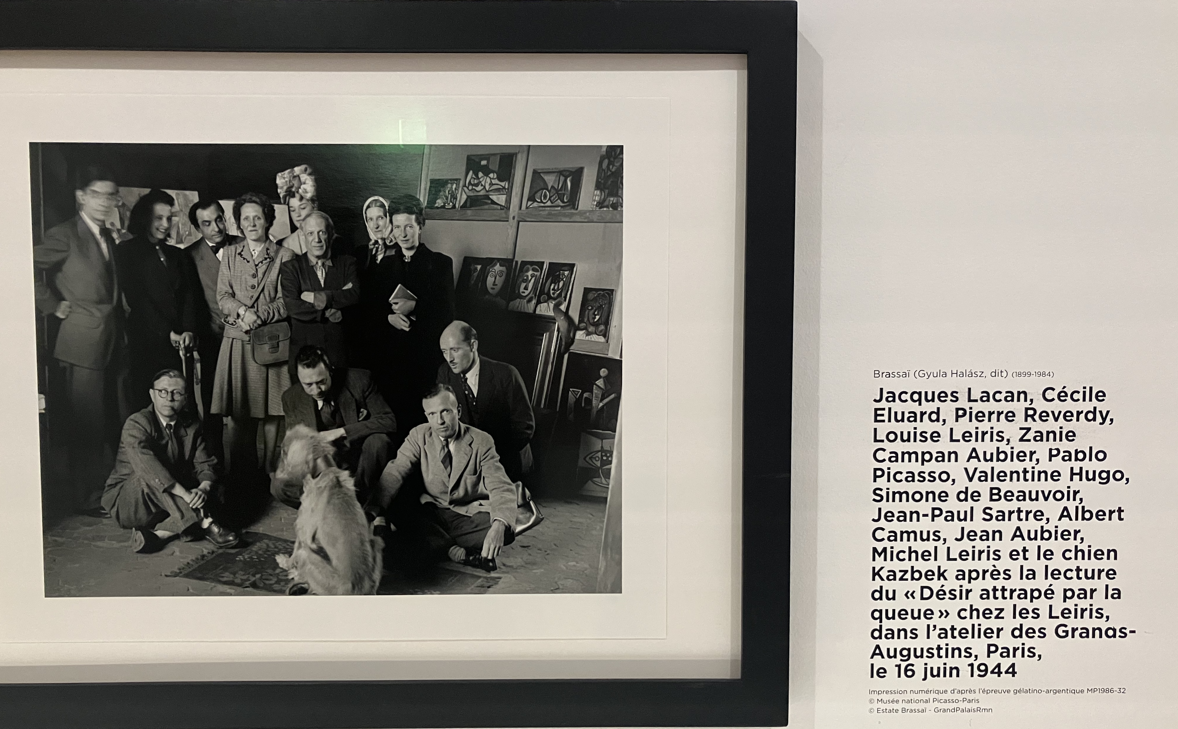 photo de Brassai. Picasso, Sartre, Camus, Beauvoir, Reverdy, Lacan-juin 1944