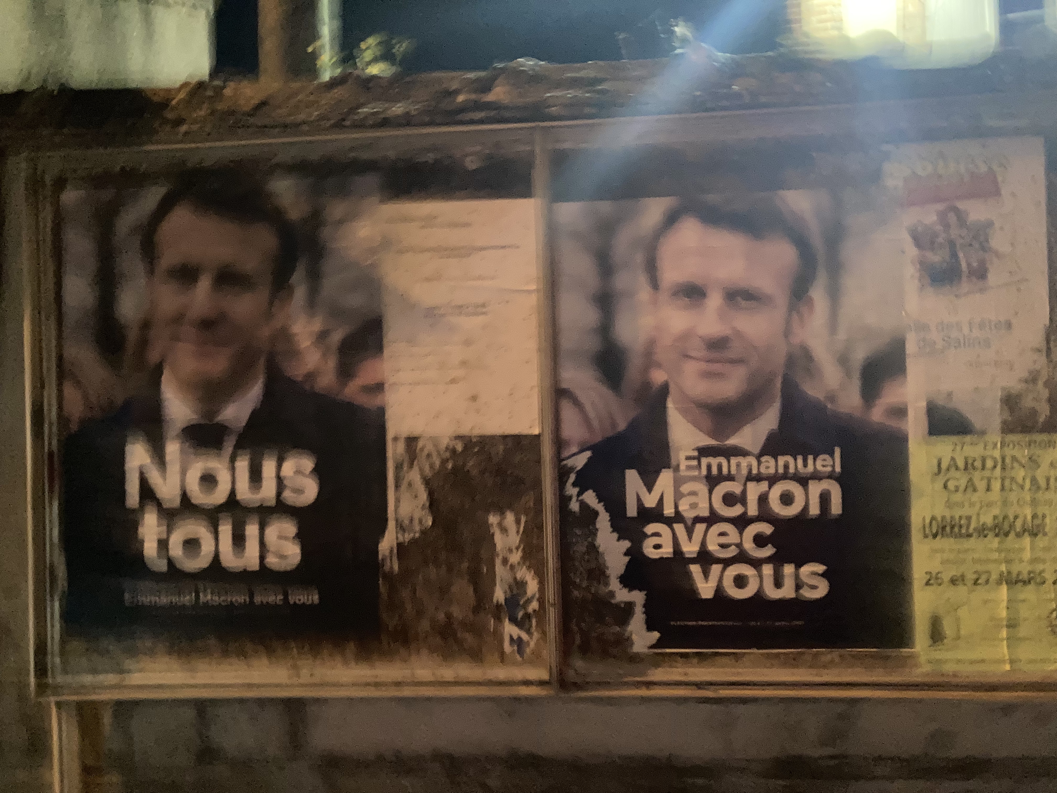 la première et la dernière affiches de la campagne Macron