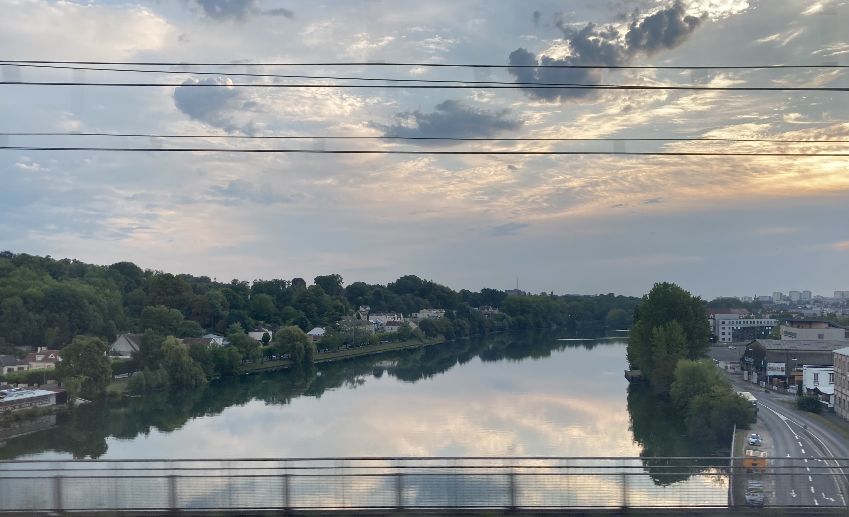 Seine au dessus du pont SNCF de Melun à 6h57