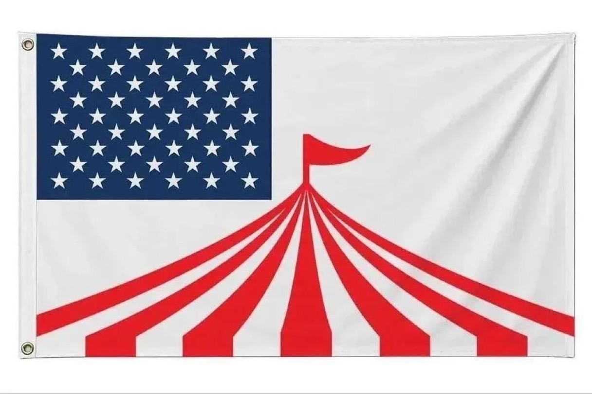 drapeau américain transformé en chapiteau de cirque en déplaçant les rayures du drapeau